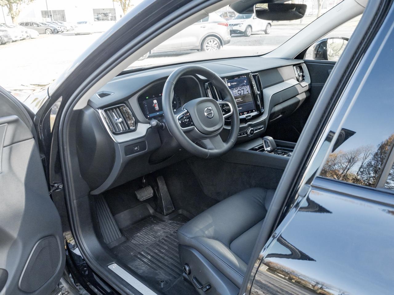 2025 Volvo XC60 B5 AWD Plus  NEARLY NEW  CPO  19" ALLOY WHEELS Photo