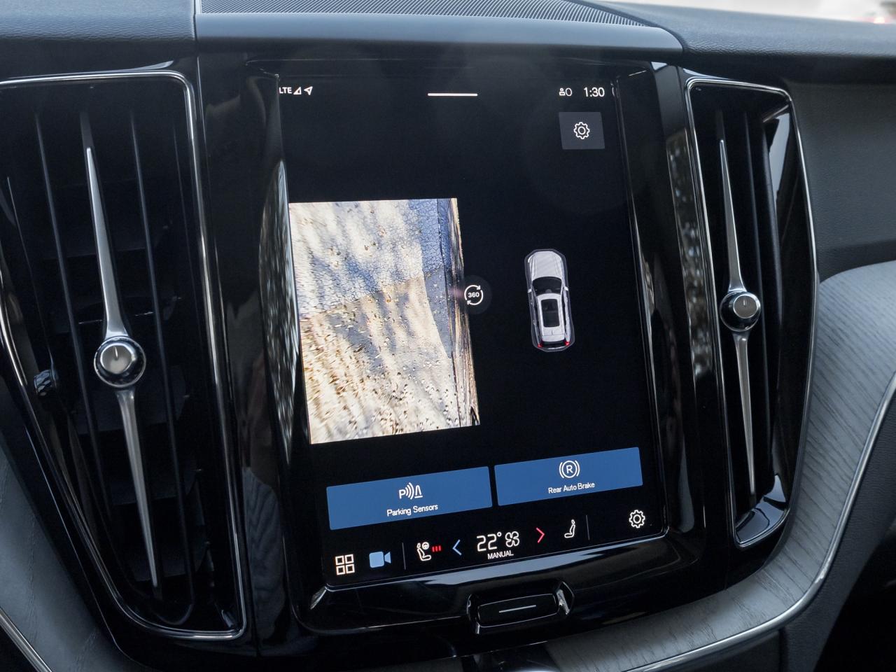 2025 Volvo XC60 B5 AWD Plus  NEARLY NEW  CPO  19" ALLOY WHEELS Photo