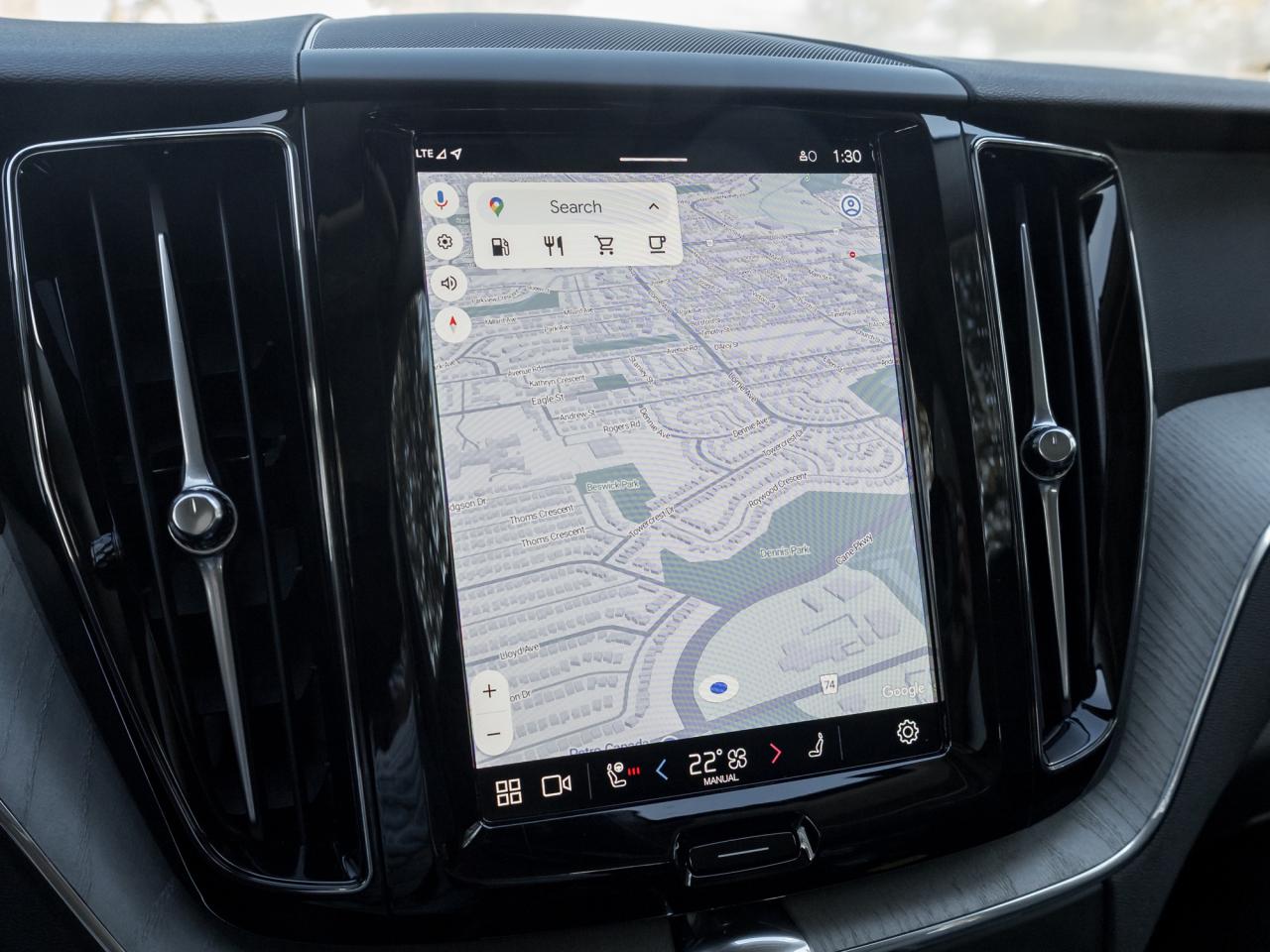 2025 Volvo XC60 B5 AWD Plus  NEARLY NEW  CPO  19" ALLOY WHEELS Photo