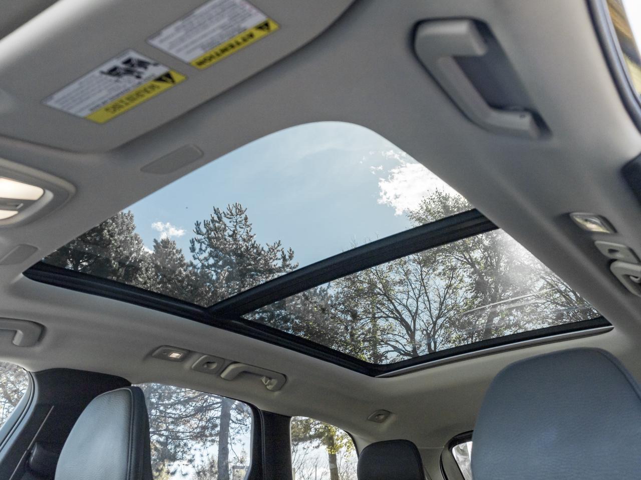 2025 Volvo XC60 B5 AWD Plus  NEARLY NEW  CPO  19" ALLOY WHEELS Photo