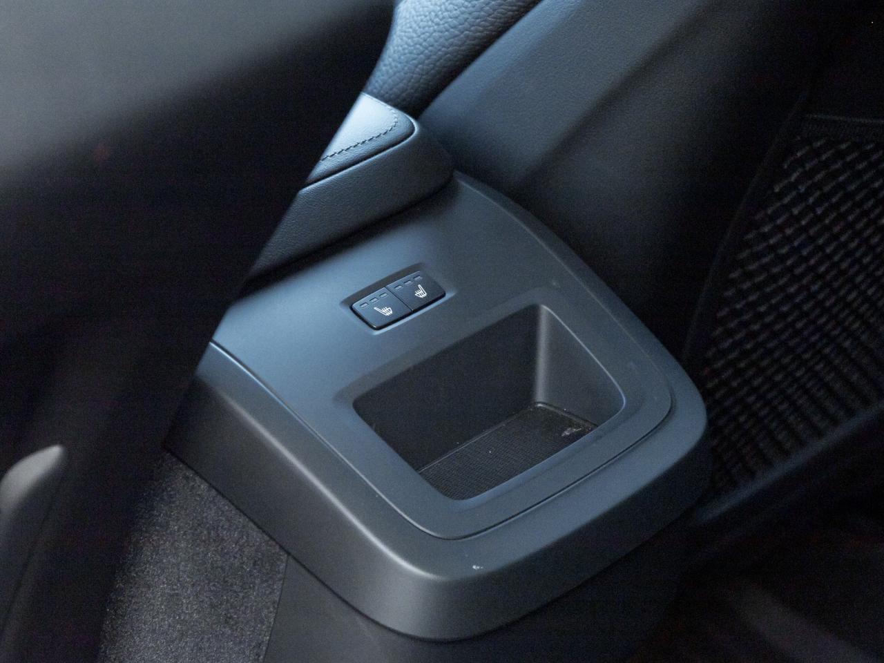 2025 Volvo XC60 B5 AWD Plus  NEARLY NEW  CPO  19" ALLOY WHEELS Photo