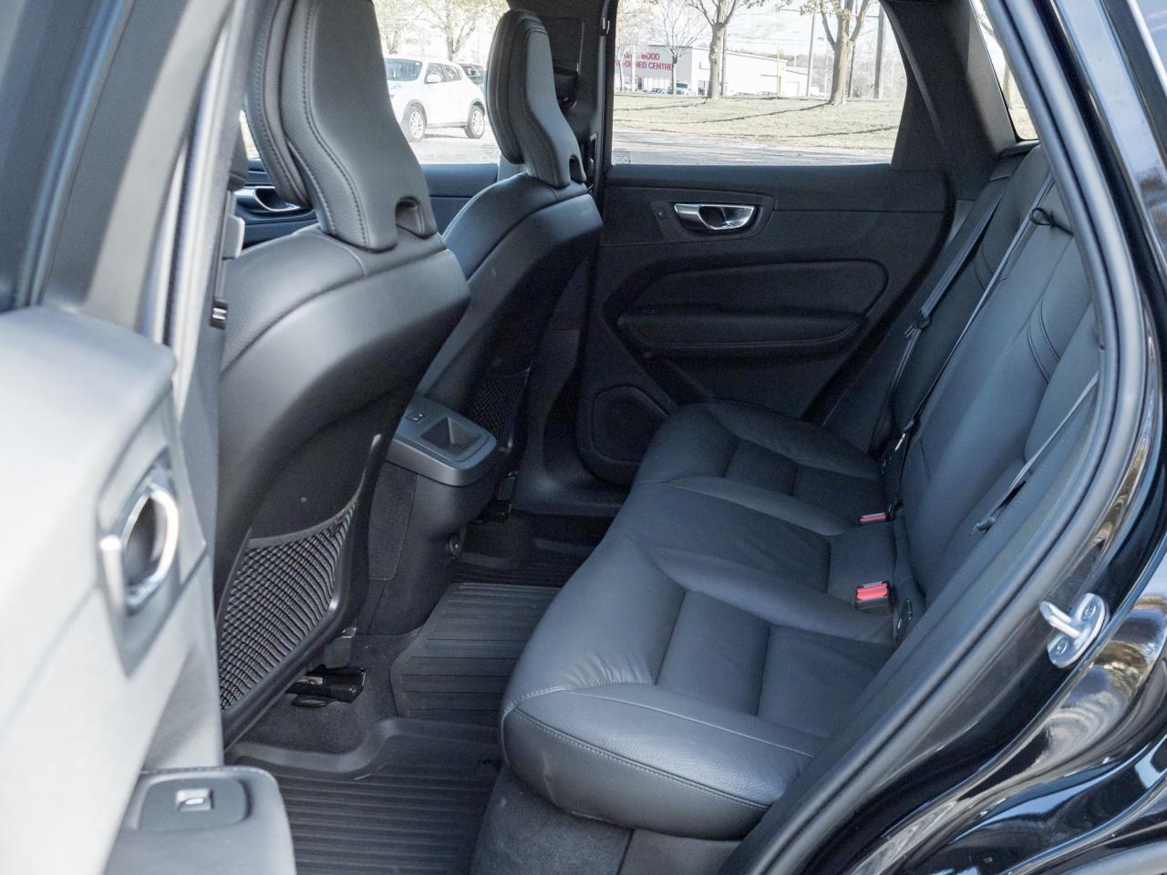 2025 Volvo XC60 B5 AWD Plus  NEARLY NEW  CPO  19" ALLOY WHEELS Photo