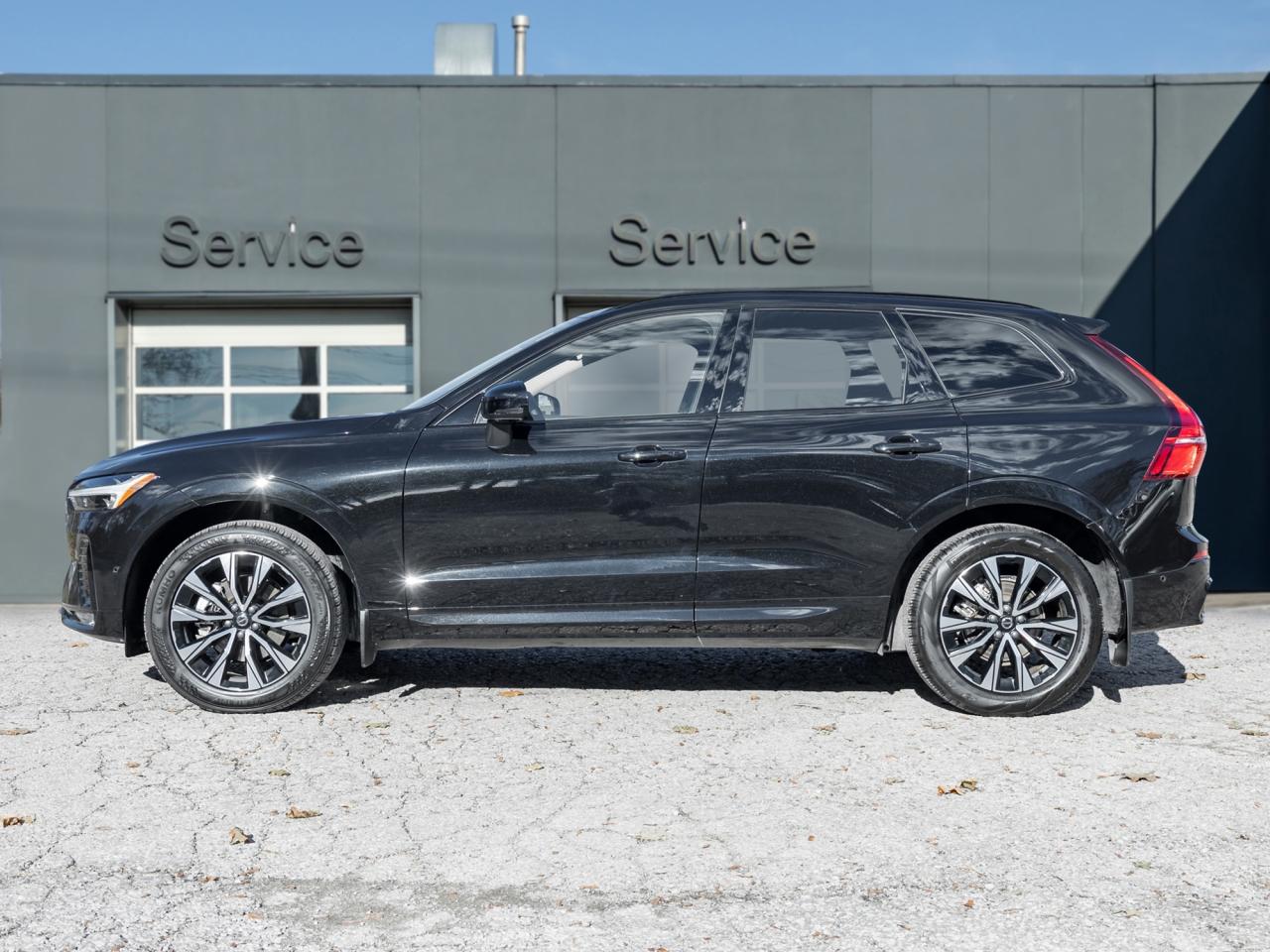 2025 Volvo XC60 B5 AWD Plus  NEARLY NEW  CPO  19" ALLOY WHEELS Photo2