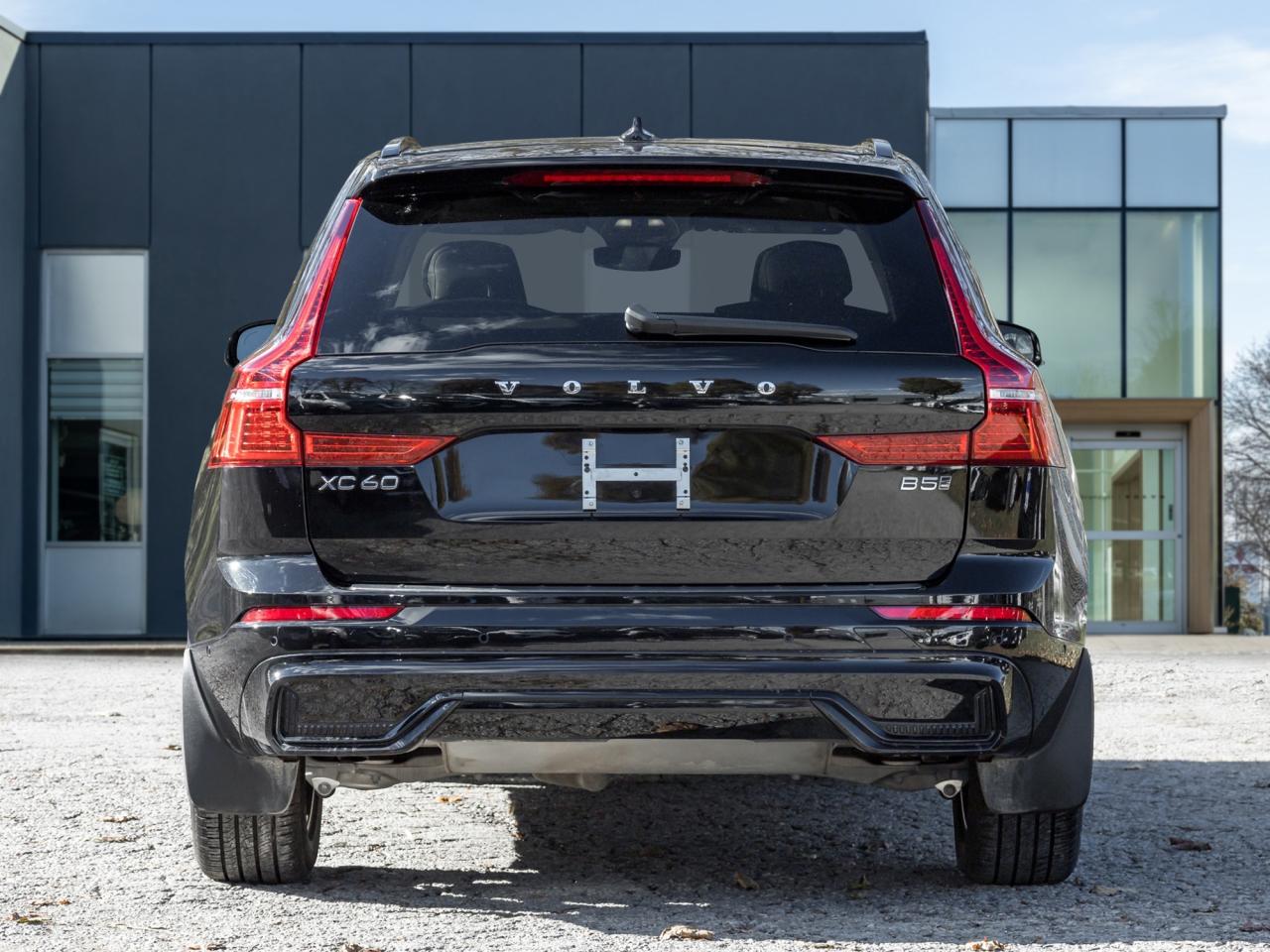 2025 Volvo XC60 B5 AWD Plus  NEARLY NEW  CPO  19" ALLOY WHEELS Photo