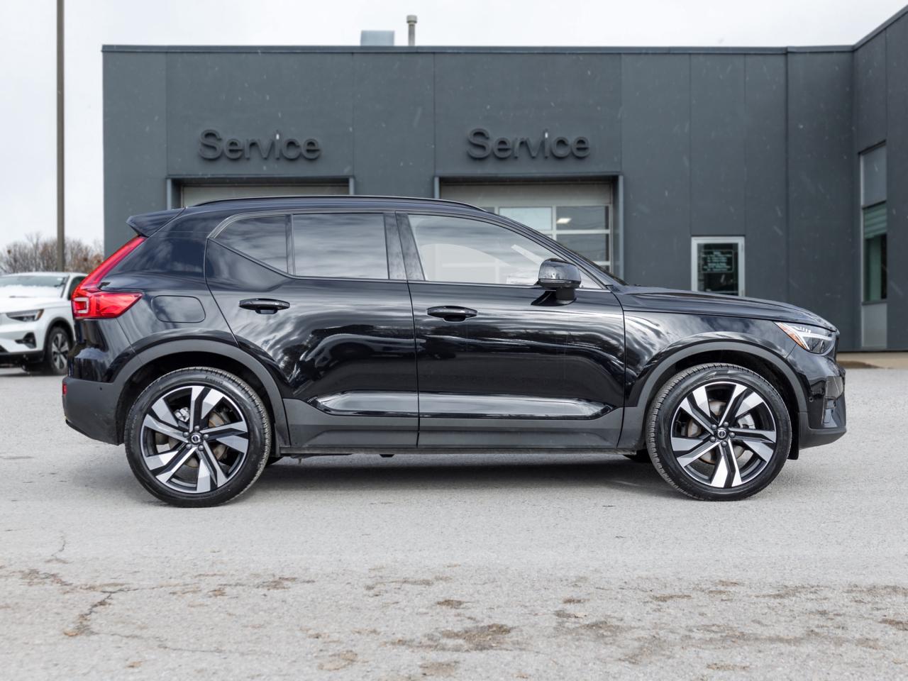 2025 Volvo XC40 B5 AWD PLUS  20" ALLOY WHEELS  CLIMATE PACK  CPO Photo