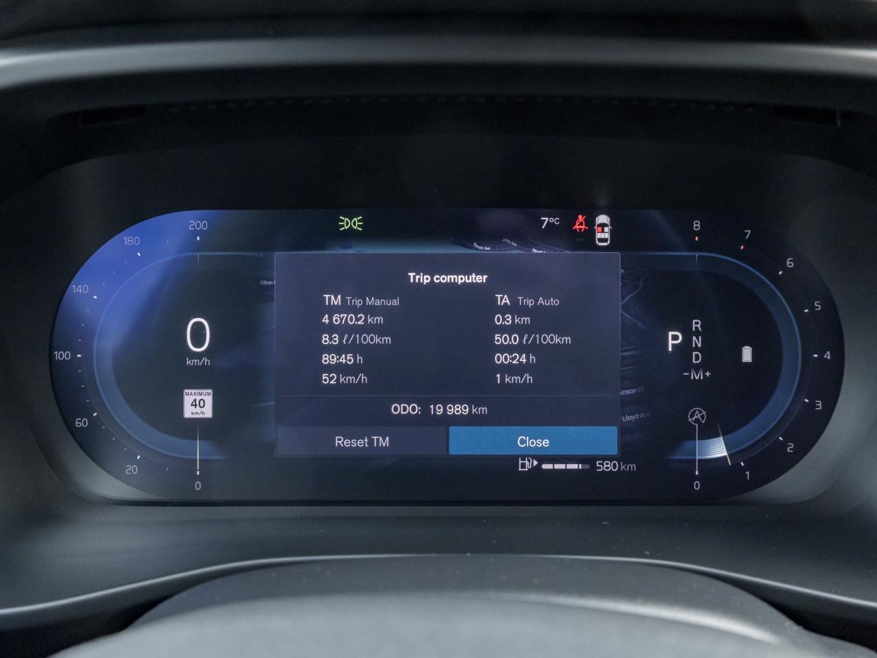 2025 Volvo XC40 B5 AWD PLUS  20" ALLOY WHEELS  CLIMATE PACK  CPO Photo