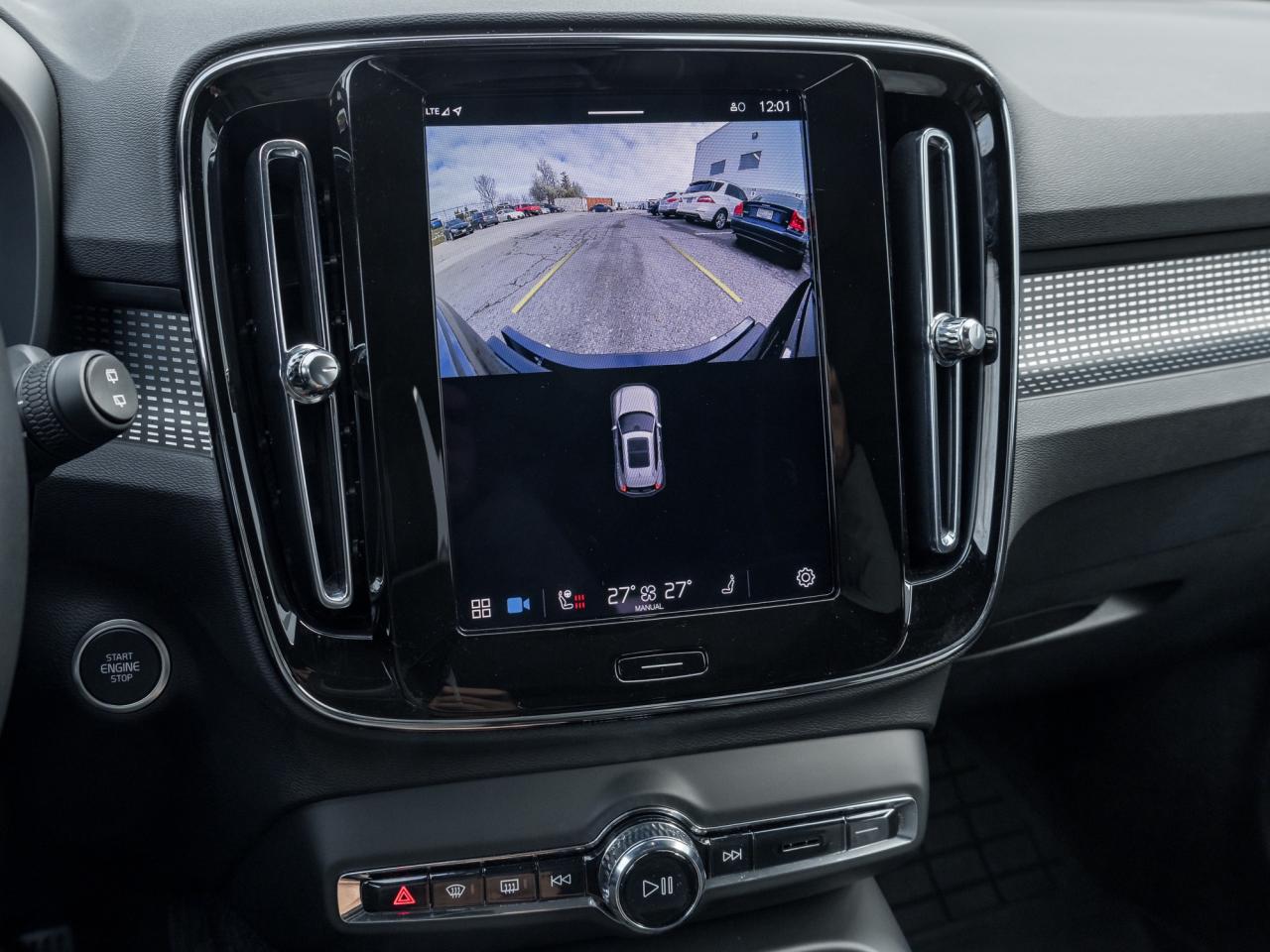 2025 Volvo XC40 B5 AWD PLUS  20" ALLOY WHEELS  CLIMATE PACK  CPO Photo