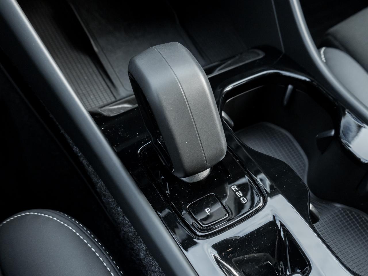 2025 Volvo XC40 B5 AWD PLUS  20" ALLOY WHEELS  CLIMATE PACK  CPO Photo