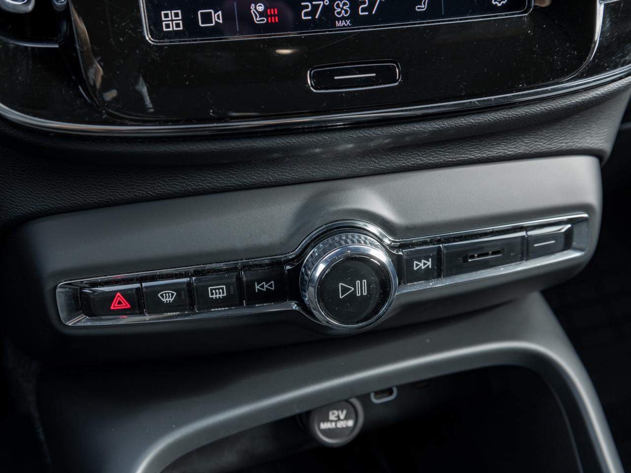 2025 Volvo XC40 B5 AWD PLUS  20" ALLOY WHEELS  CLIMATE PACK  CPO Photo