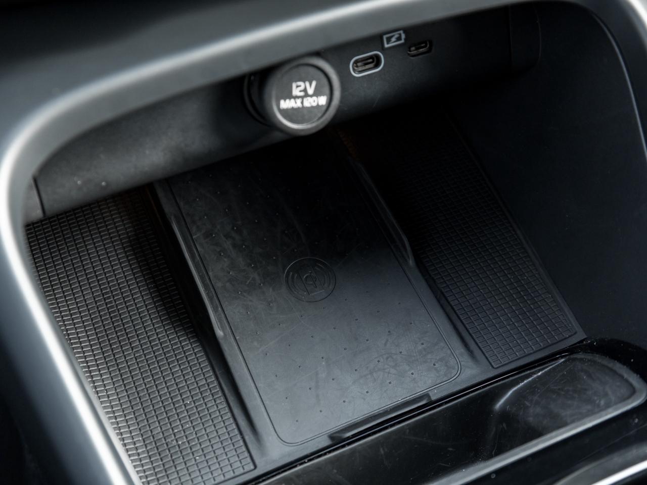 2025 Volvo XC40 B5 AWD PLUS  20" ALLOY WHEELS  CLIMATE PACK  CPO Photo