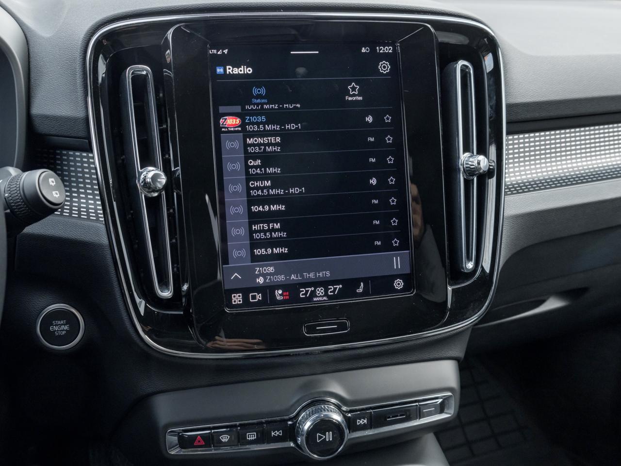 2025 Volvo XC40 B5 AWD PLUS  20" ALLOY WHEELS  CLIMATE PACK  CPO Photo