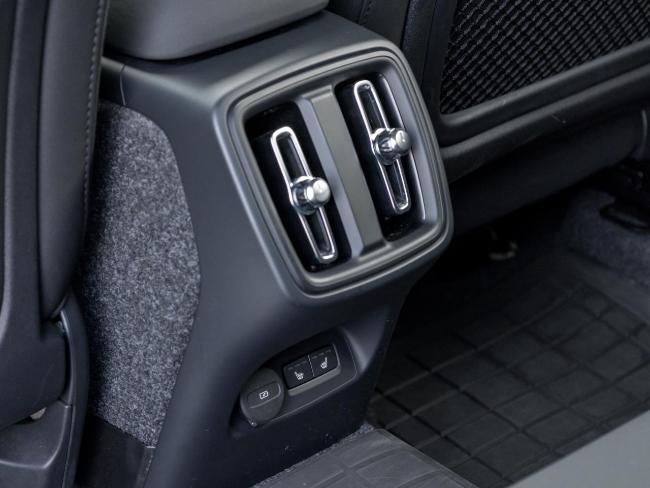 2025 Volvo XC40 B5 AWD PLUS  20" ALLOY WHEELS  CLIMATE PACK  CPO Photo