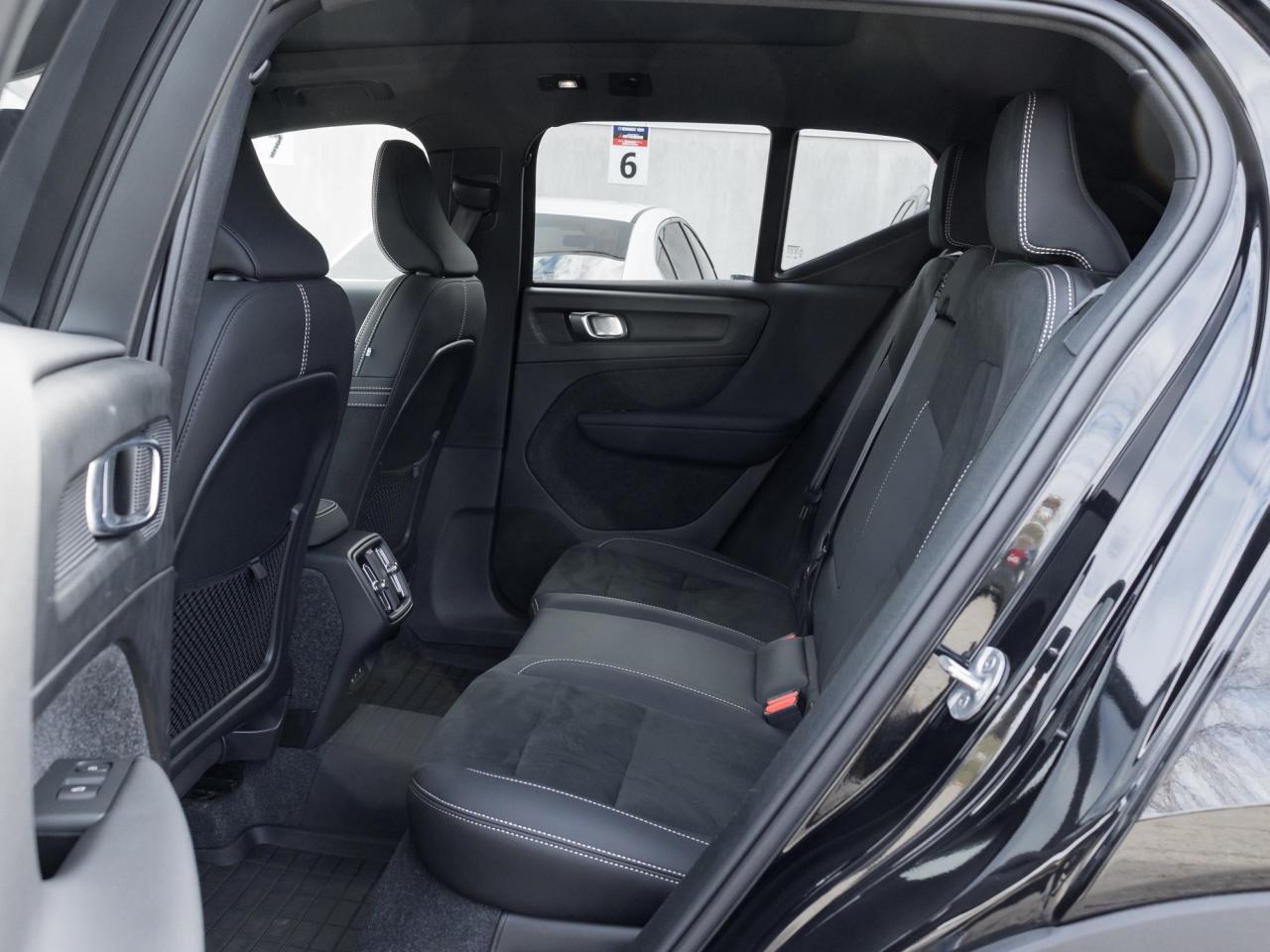 2025 Volvo XC40 B5 AWD PLUS  20" ALLOY WHEELS  CLIMATE PACK  CPO Photo