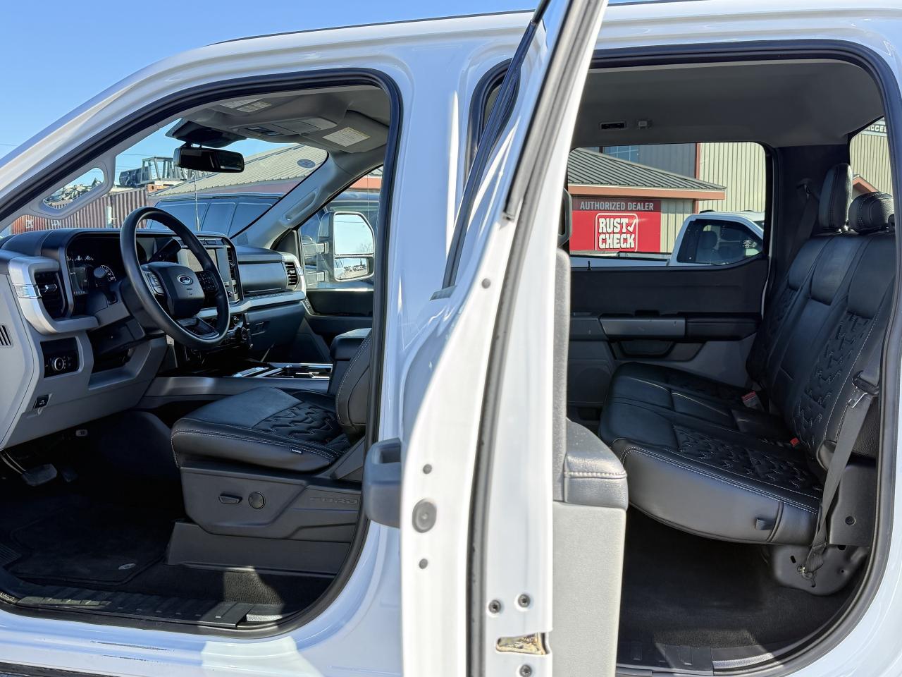 2023 Ford F-250 XLT BDS LEVEL/WHEEL/TIRE/LEATHER PKG!! Photo