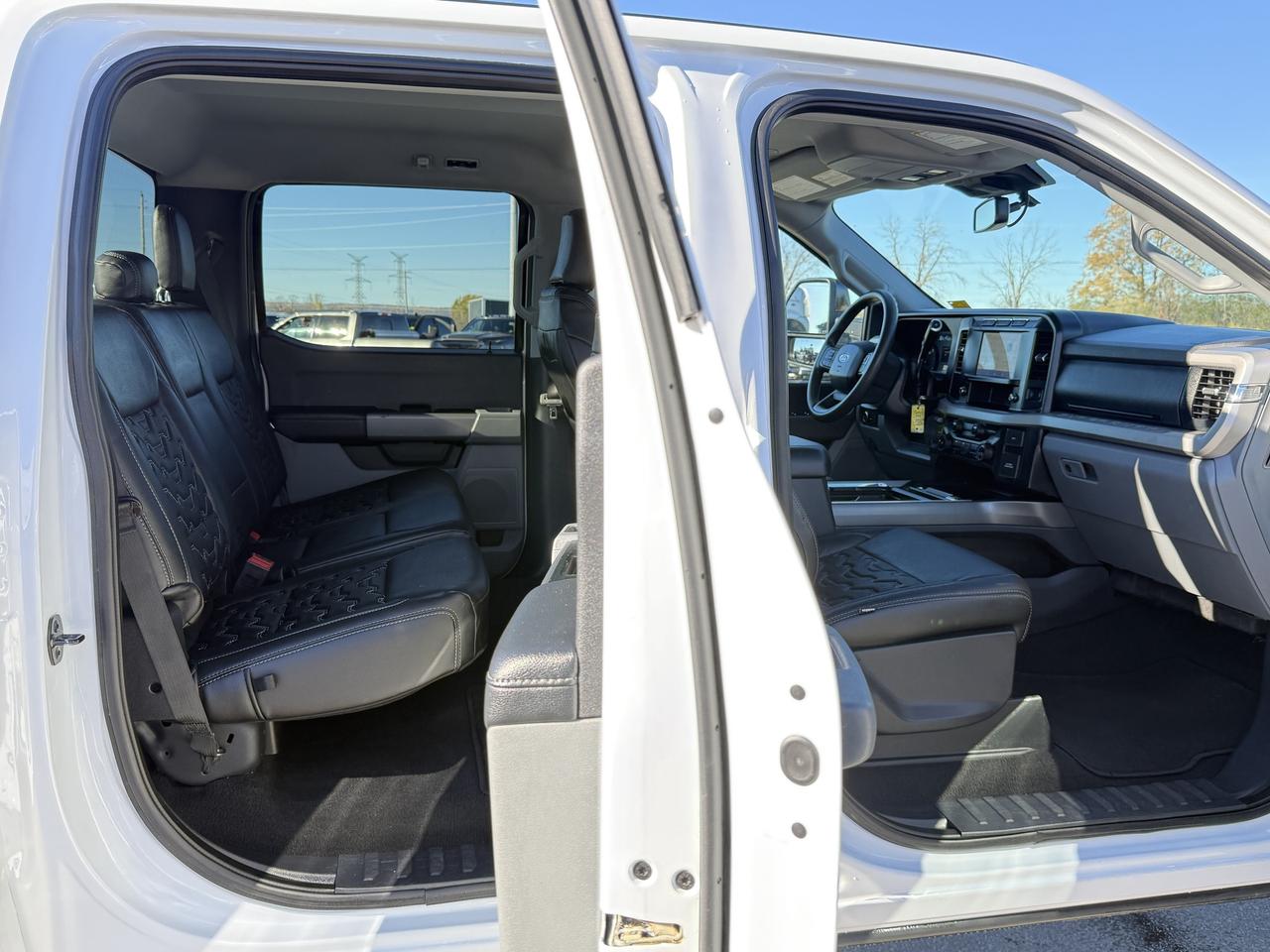 2023 Ford F-250 XLT BDS LEVEL/WHEEL/TIRE/LEATHER PKG!! Photo