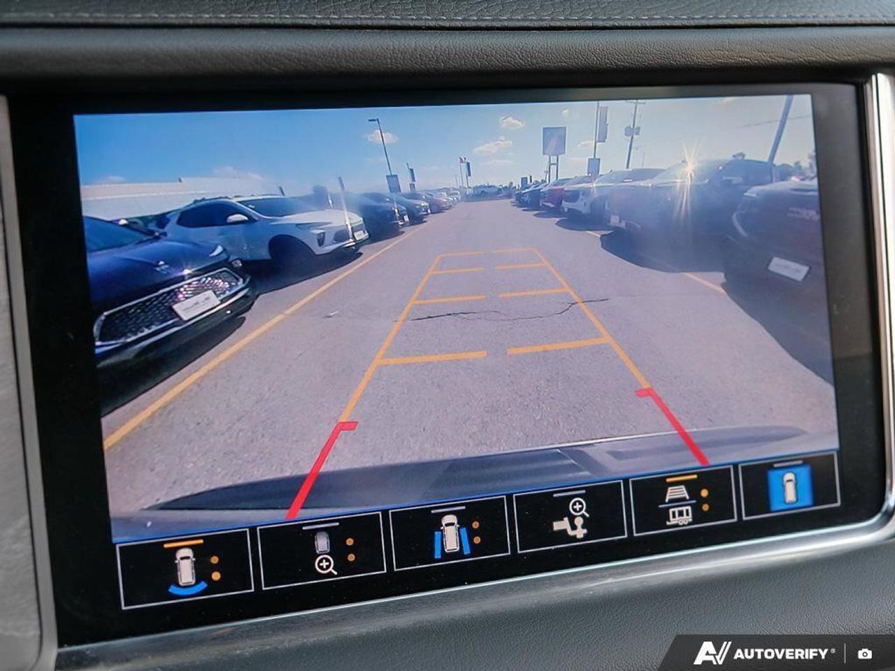 2021 GMC Yukon DenaliDENALI, 6.2L, NAV, ROOF, HTD/COOL, 1-OWNER! Photo