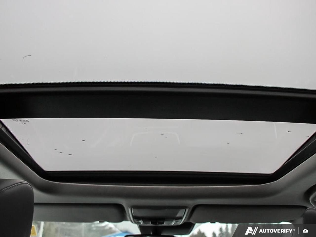 2020 Honda CR-V TouringAWD, SUNROOF, NAV, CARPLAY, POWER TAILGATE, Photo