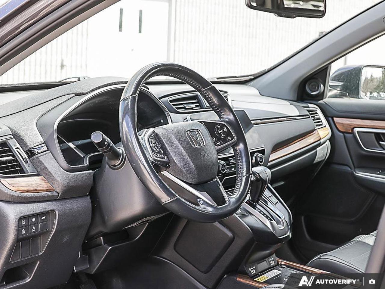 2020 Honda CR-V TouringAWD, SUNROOF, NAV, CARPLAY, POWER TAILGATE, Photo