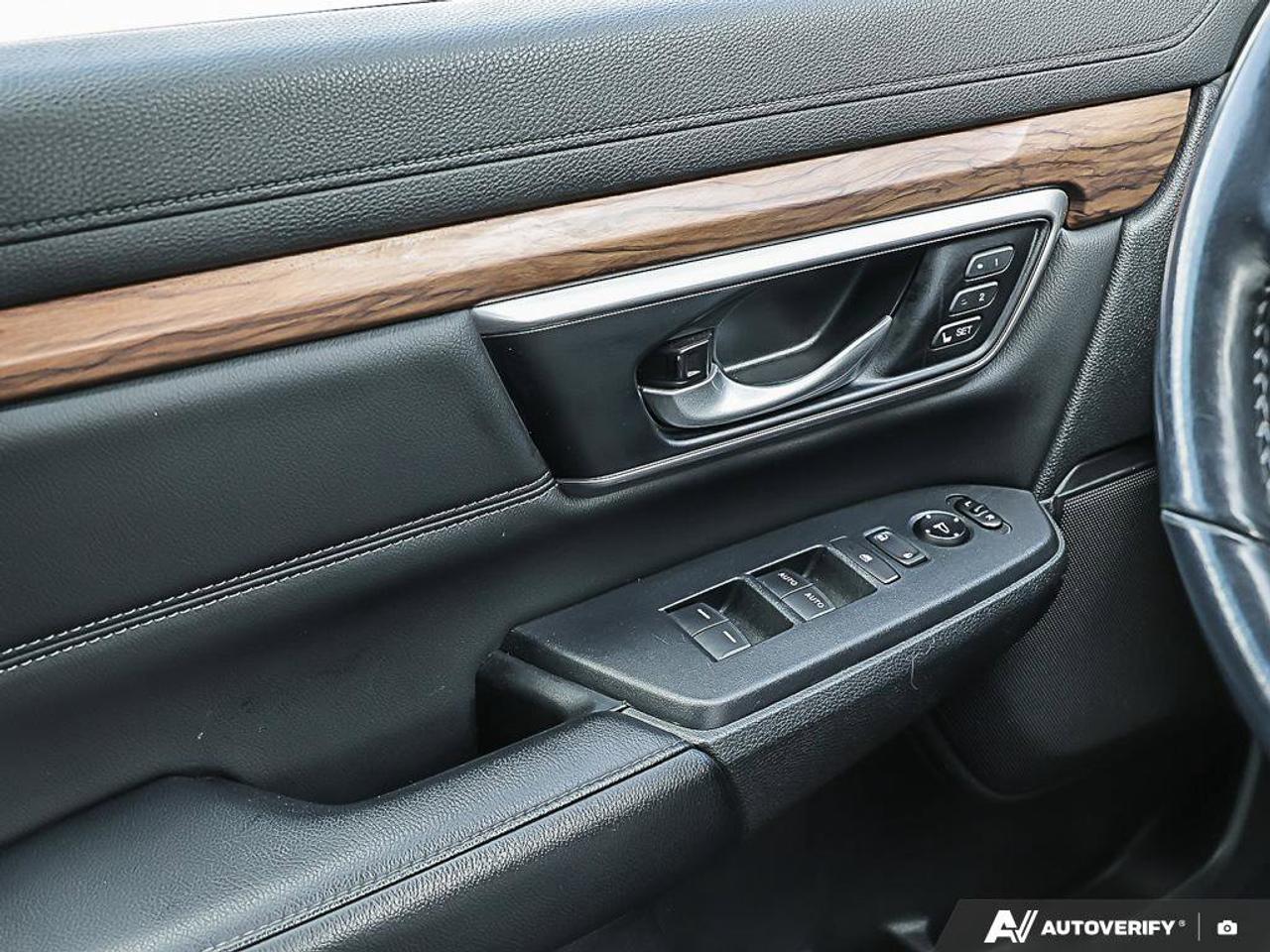 2020 Honda CR-V TouringAWD, SUNROOF, NAV, CARPLAY, POWER TAILGATE, Photo