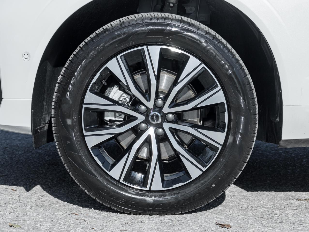 2025 Volvo XC60 B5 AWD Plus Dark Theme LOW MILEAGE NEARLY NEW CPO Photo