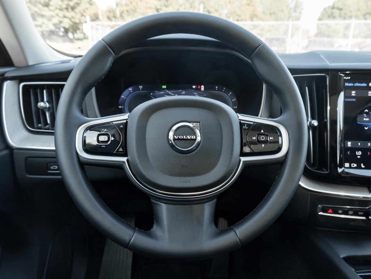 2025 Volvo XC60 B5 AWD Plus Dark Theme LOW MILEAGE NEARLY NEW CPO Photo