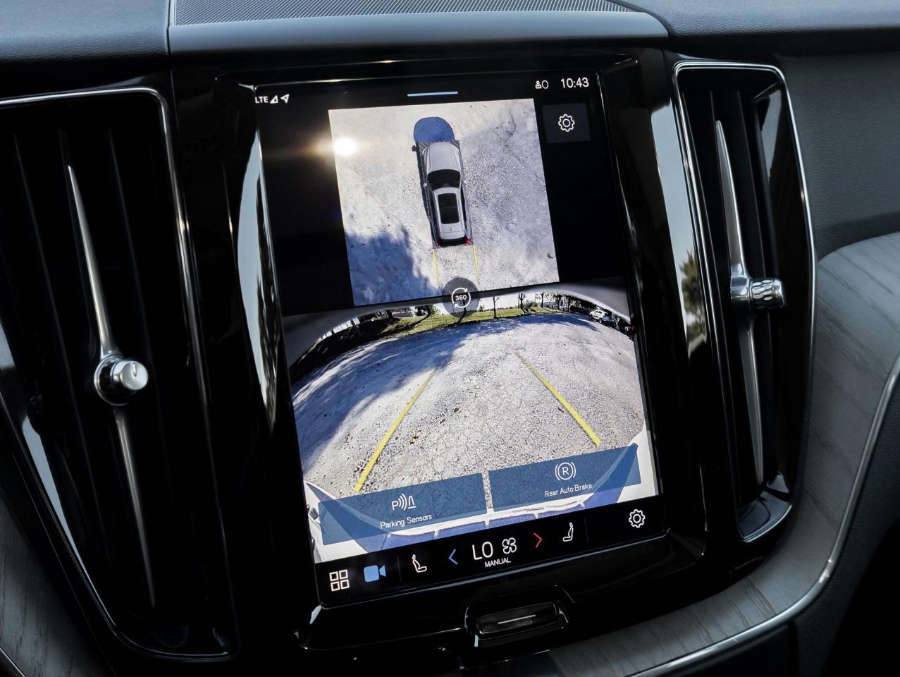 2025 Volvo XC60 B5 AWD Plus Dark Theme LOW MILEAGE NEARLY NEW CPO Photo