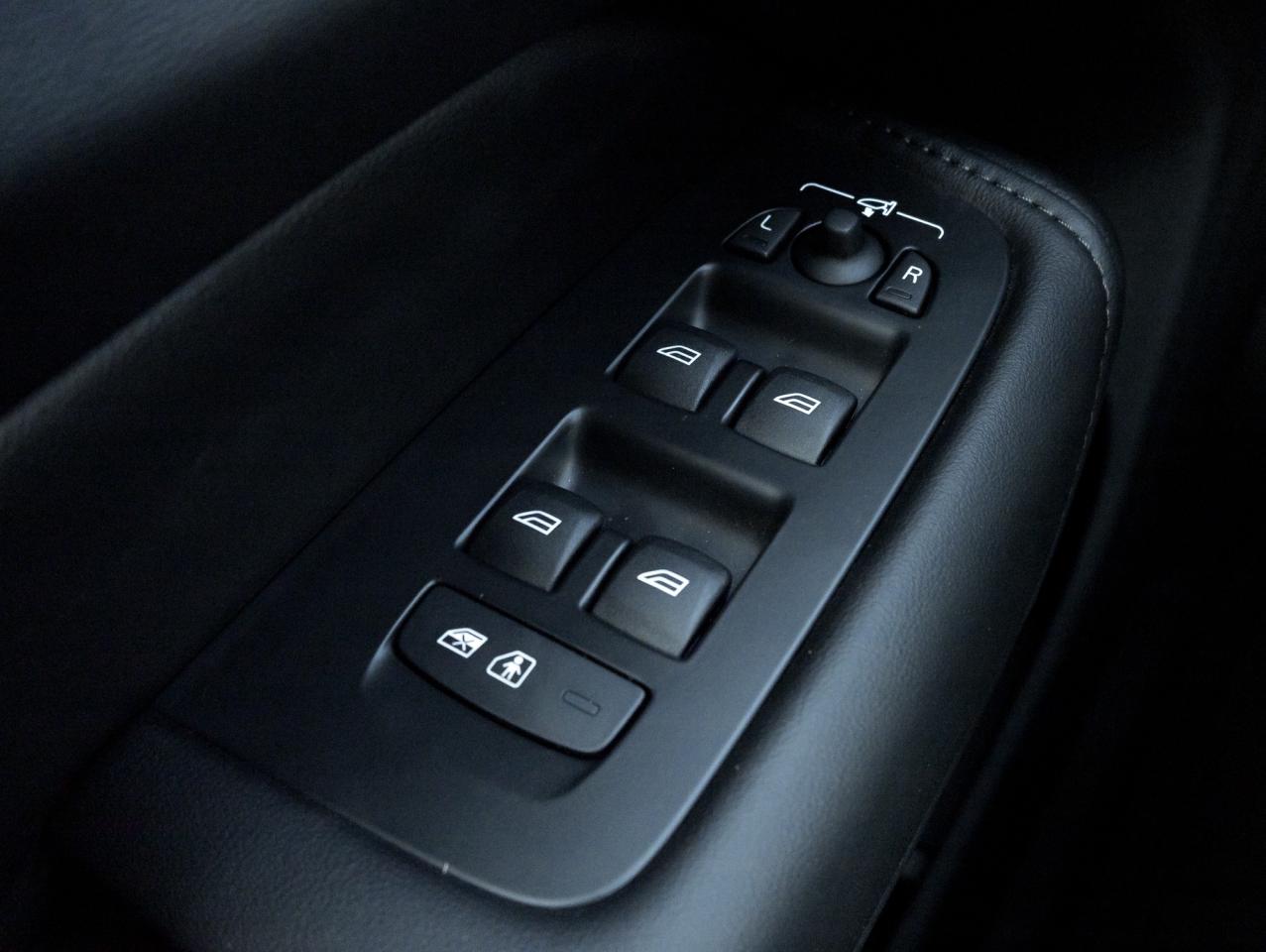 2025 Volvo XC60 B5 AWD Plus Dark Theme LOW MILEAGE NEARLY NEW CPO Photo