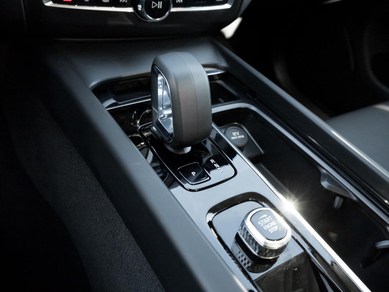 2025 Volvo XC60 B5 AWD Plus Dark Theme LOW MILEAGE NEARLY NEW CPO Photo