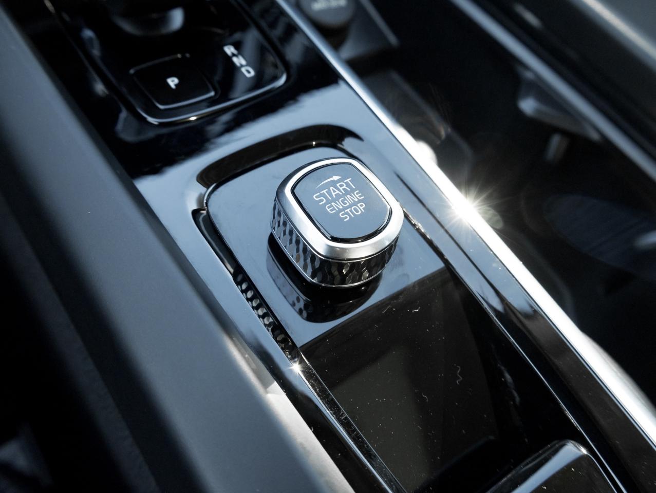 2025 Volvo XC60 B5 AWD Plus Dark Theme LOW MILEAGE NEARLY NEW CPO Photo