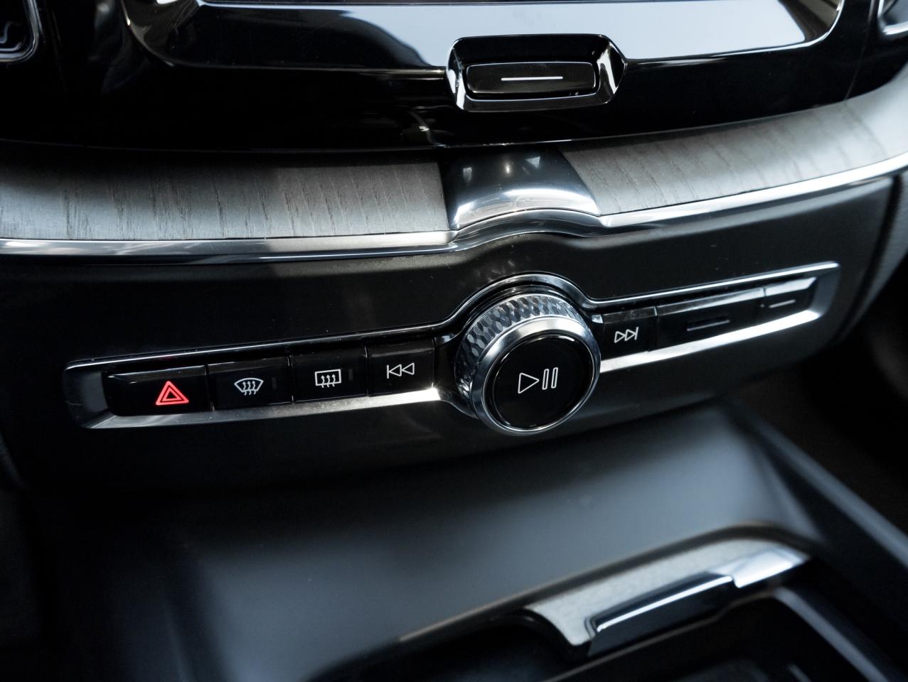 2025 Volvo XC60 B5 AWD Plus Dark Theme LOW MILEAGE NEARLY NEW CPO Photo