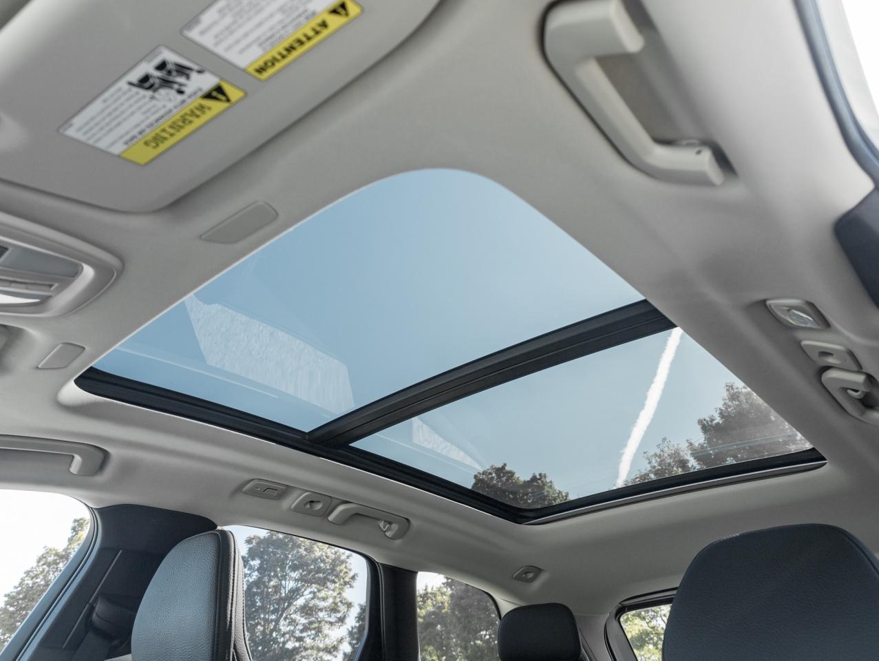 2025 Volvo XC60 B5 AWD Plus Dark Theme LOW MILEAGE NEARLY NEW CPO Photo