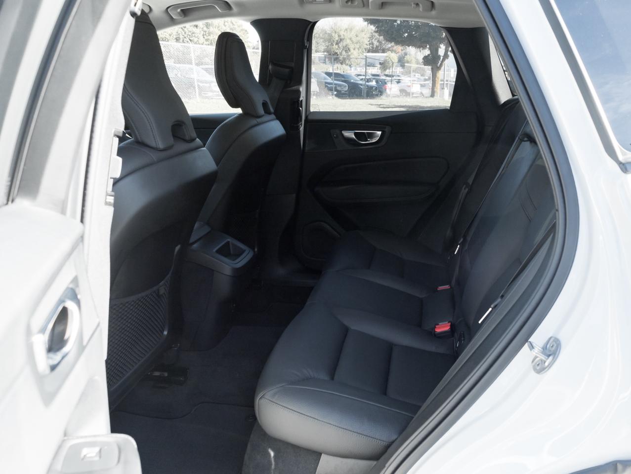 2025 Volvo XC60 B5 AWD Plus Dark Theme LOW MILEAGE NEARLY NEW CPO Photo