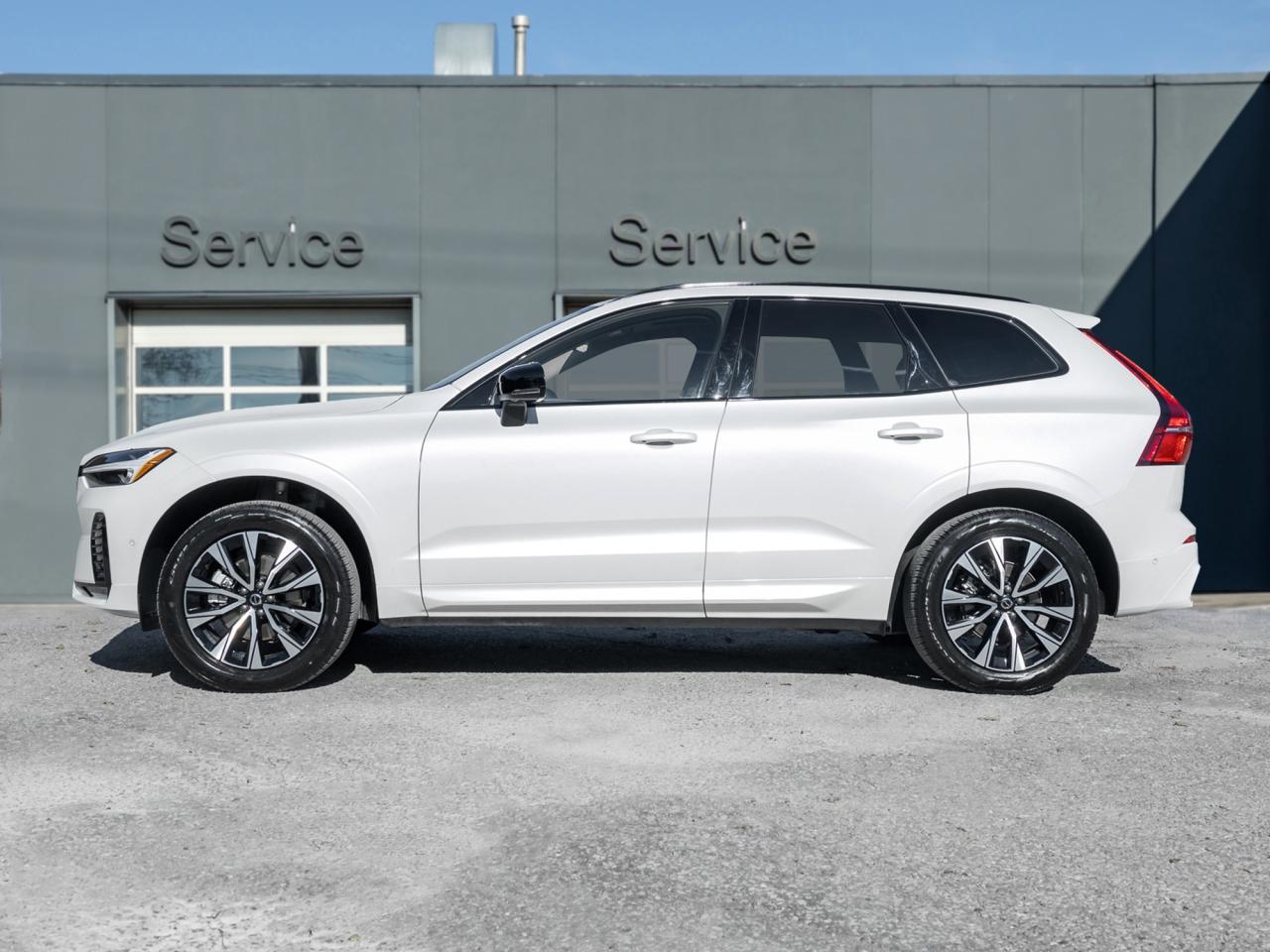 2025 Volvo XC60 B5 AWD Plus Dark Theme LOW MILEAGE NEARLY NEW CPO Photo2