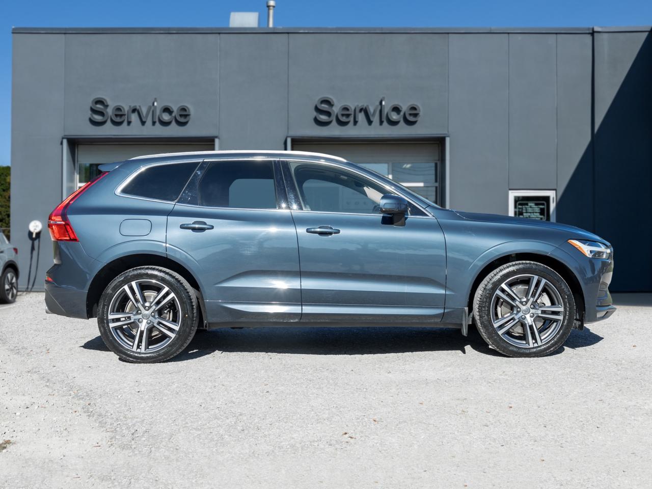 2021 Volvo XC60 T6 AWD Momentum 20" ALLOY WHEEL CPO DENIM BLUE Photo4