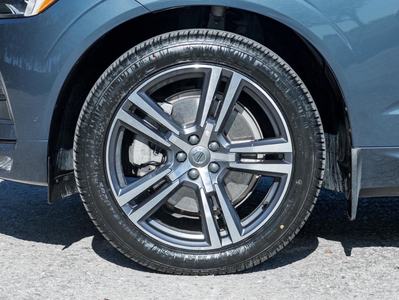 2021 Volvo XC60 T6 AWD Momentum 20" ALLOY WHEEL CPO DENIM BLUE Photo