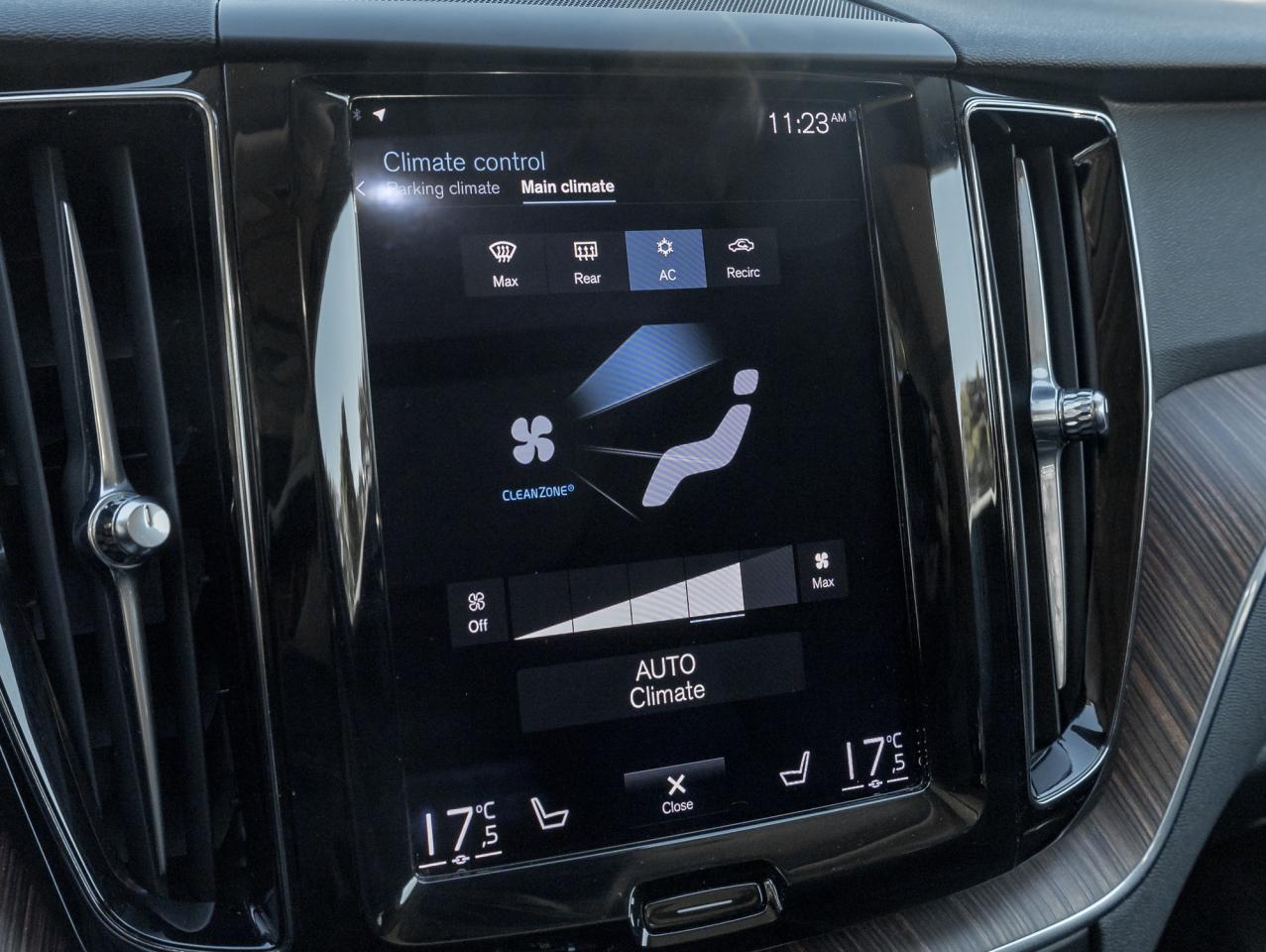 2021 Volvo XC60 T6 AWD Momentum 20" ALLOY WHEEL CPO DENIM BLUE Photo