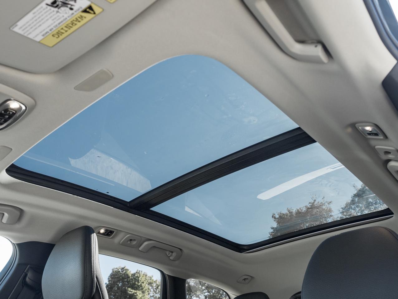 2021 Volvo XC60 T6 AWD Momentum 20" ALLOY WHEEL CPO DENIM BLUE Photo