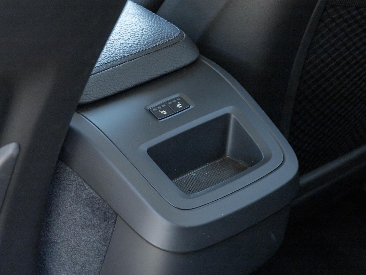 2021 Volvo XC60 T6 AWD Momentum 20" ALLOY WHEEL CPO DENIM BLUE Photo