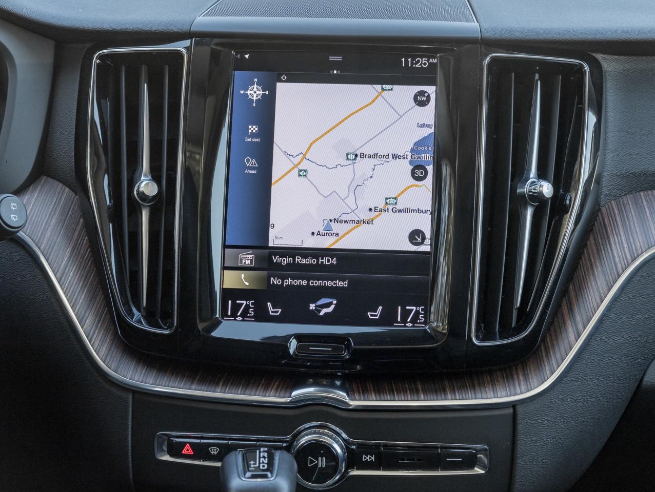 2021 Volvo XC60 T6 AWD Momentum 20" ALLOY WHEEL CPO DENIM BLUE Photo