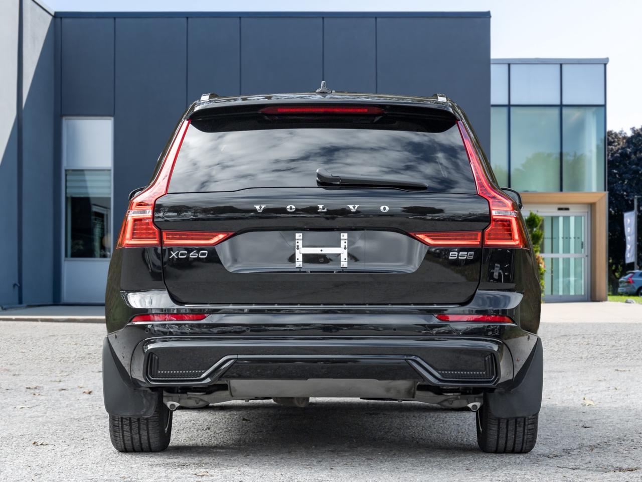 2025 Volvo XC60 B5 AWD Plus Dark Theme  20" ALLOY WHEELS  CPO Photo