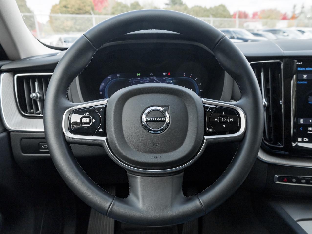 2025 Volvo XC60 B5 AWD Plus Dark Theme  20" ALLOY WHEELS  CPO Photo