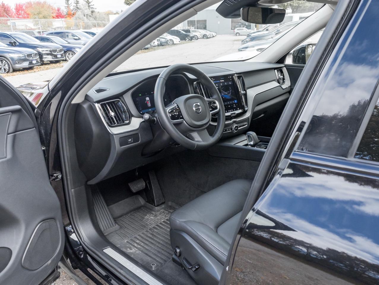 2025 Volvo XC60 B5 AWD Plus Dark Theme  20" ALLOY WHEELS  CPO Photo