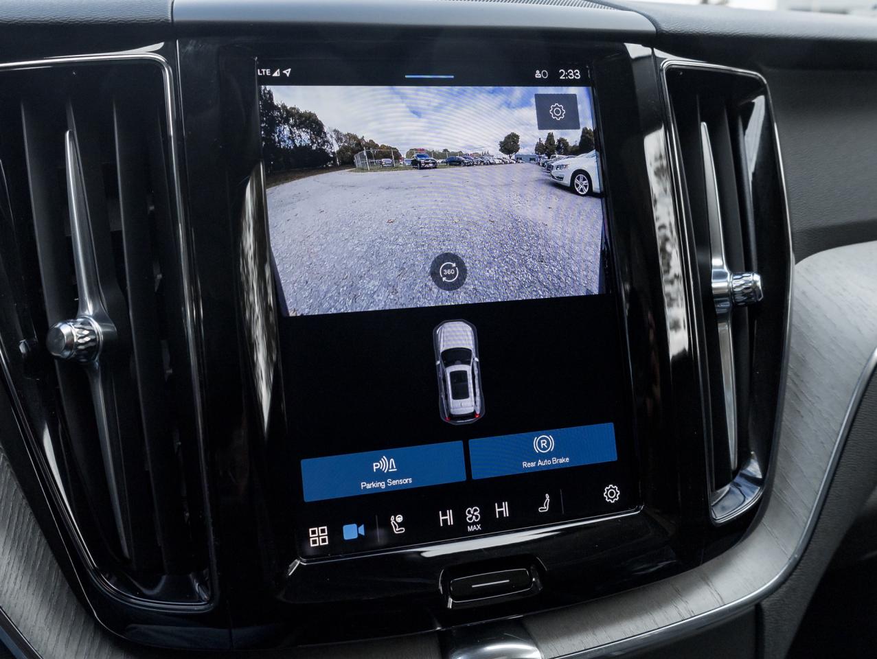 2025 Volvo XC60 B5 AWD Plus Dark Theme  20" ALLOY WHEELS  CPO Photo