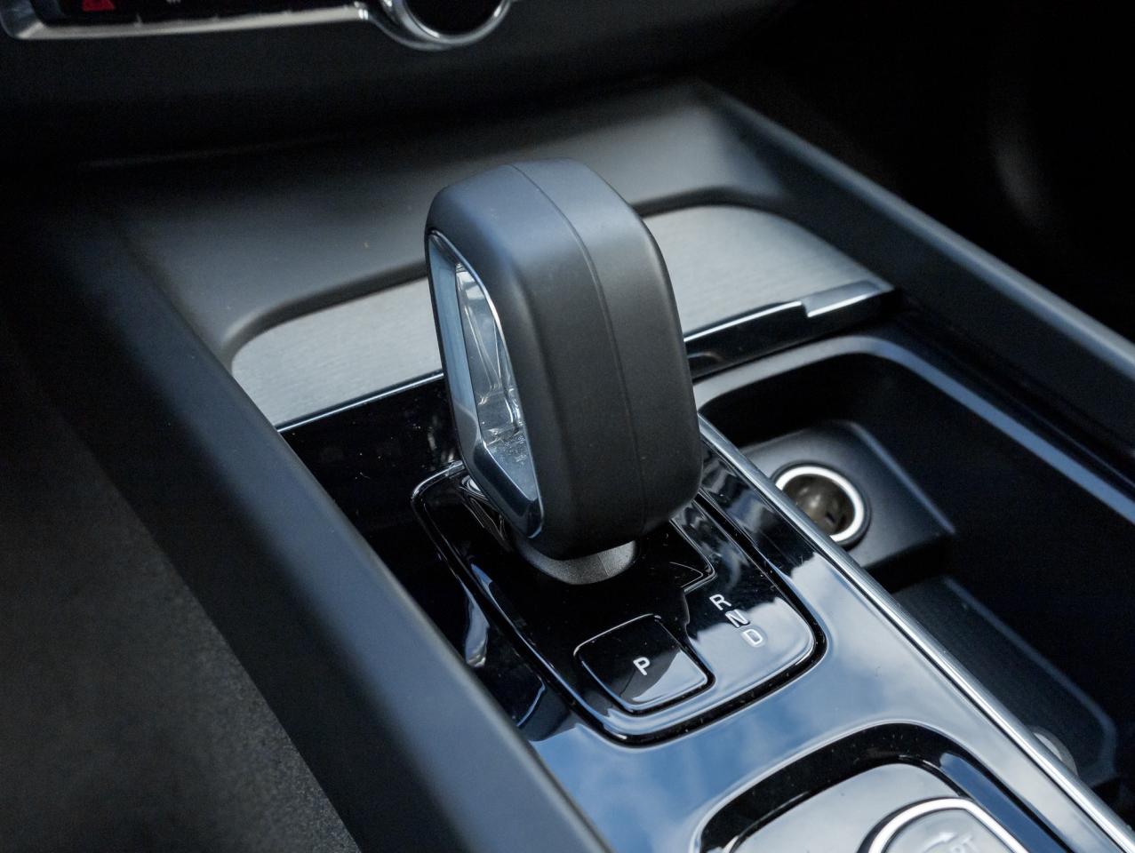 2025 Volvo XC60 B5 AWD Plus Dark Theme  20" ALLOY WHEELS  CPO Photo