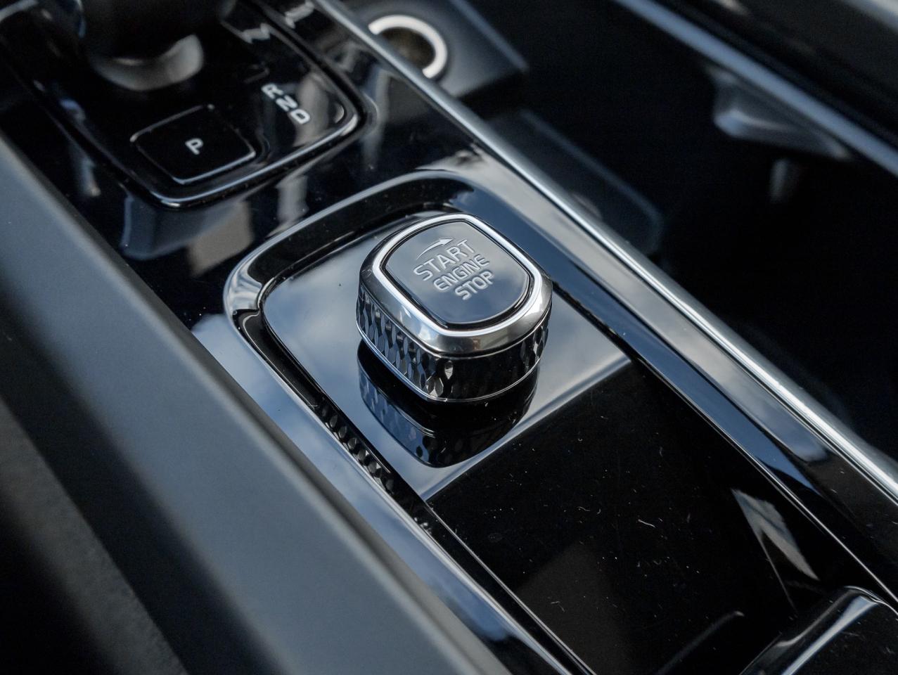 2025 Volvo XC60 B5 AWD Plus Dark Theme  20" ALLOY WHEELS  CPO Photo