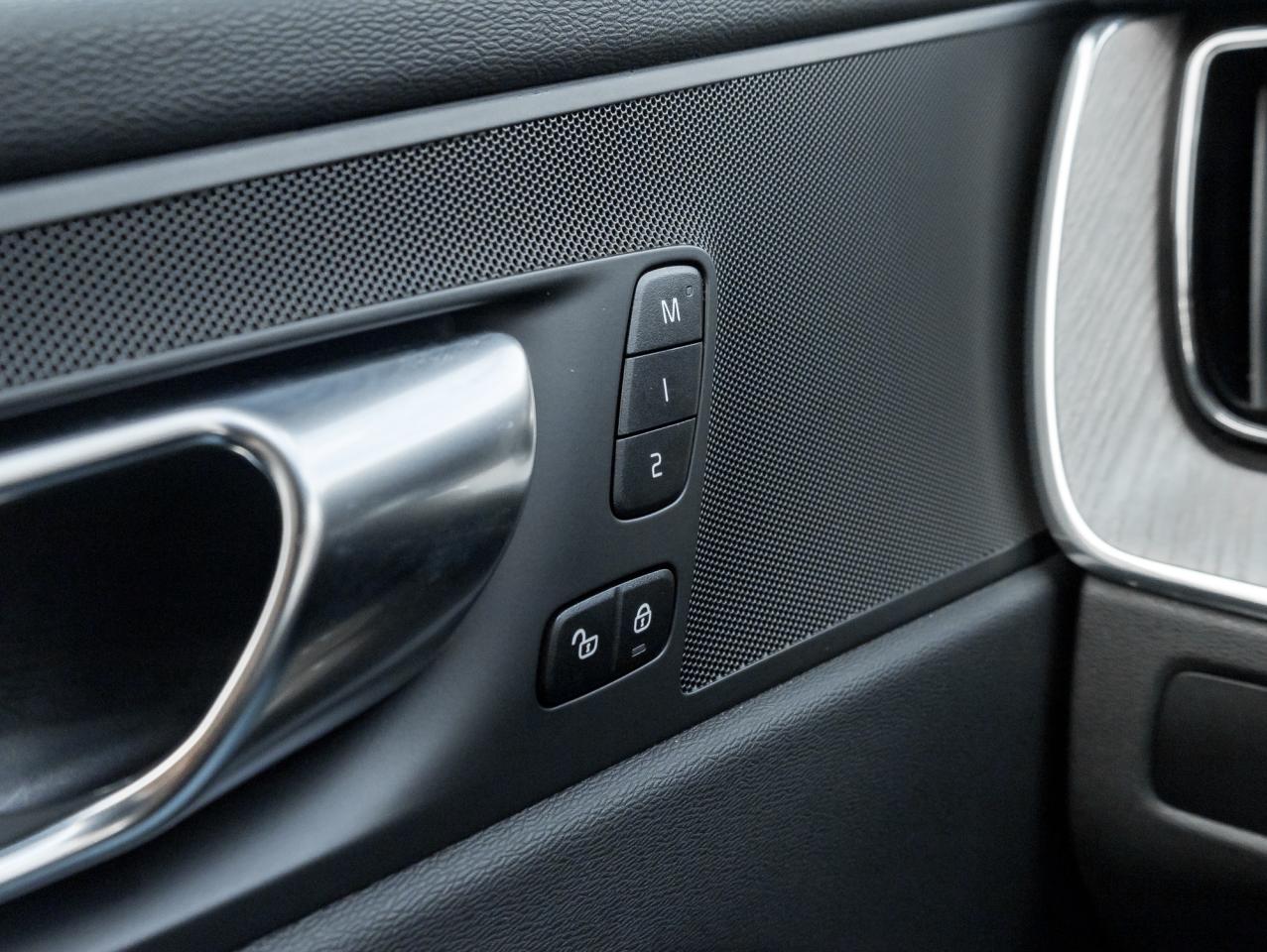 2025 Volvo XC60 B5 AWD Plus Dark Theme  20" ALLOY WHEELS  CPO Photo