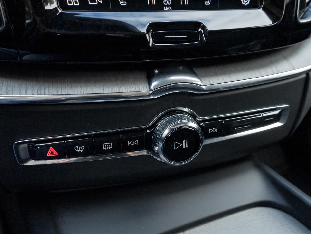 2025 Volvo XC60 B5 AWD Plus Dark Theme  20" ALLOY WHEELS  CPO Photo