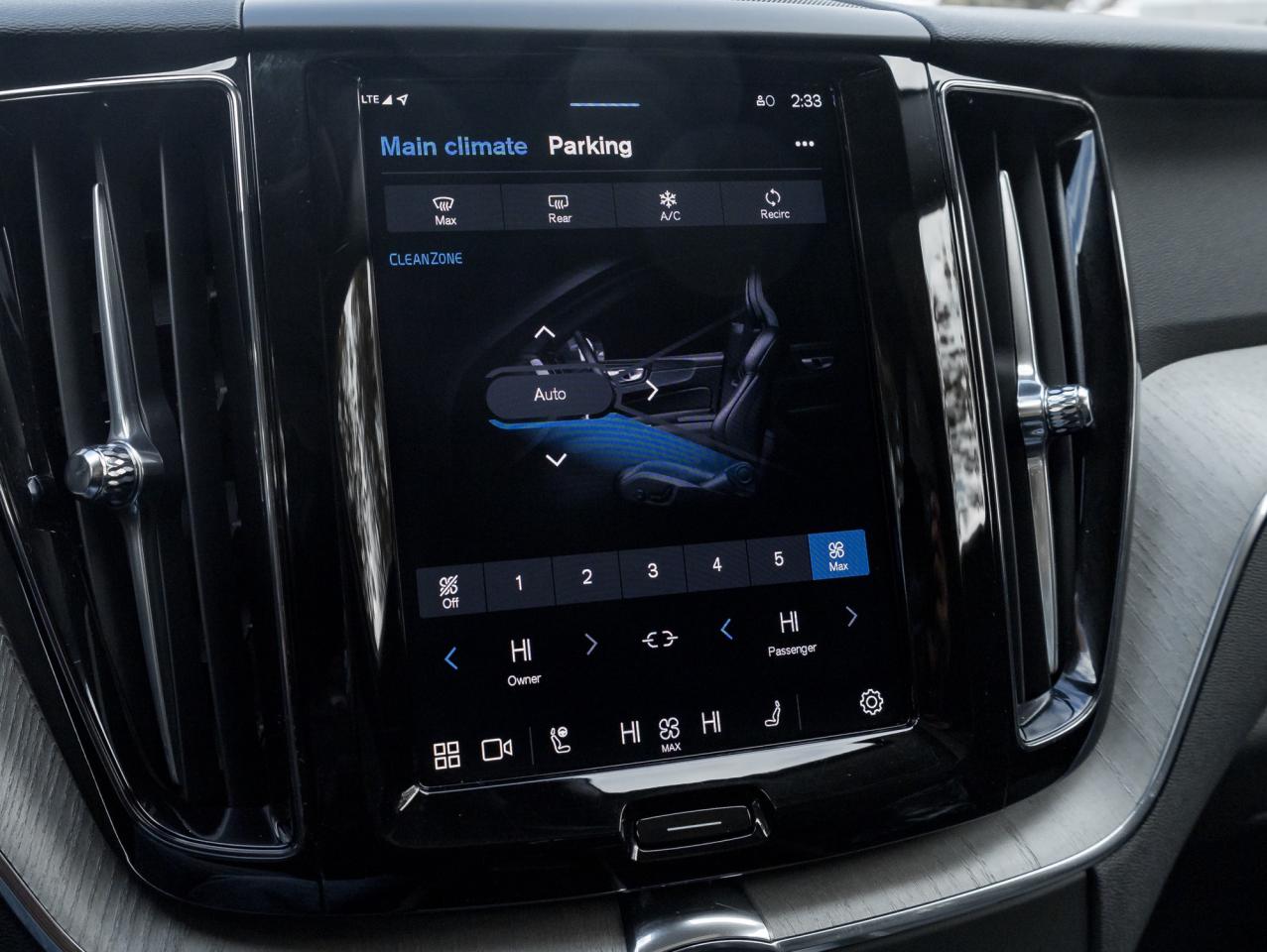 2025 Volvo XC60 B5 AWD Plus Dark Theme  20" ALLOY WHEELS  CPO Photo