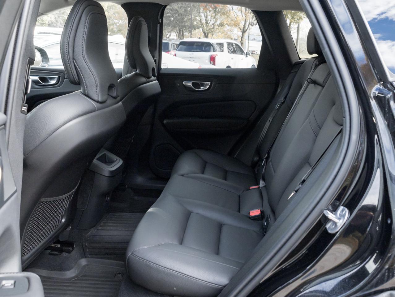 2025 Volvo XC60 B5 AWD Plus Dark Theme  20" ALLOY WHEELS  CPO Photo