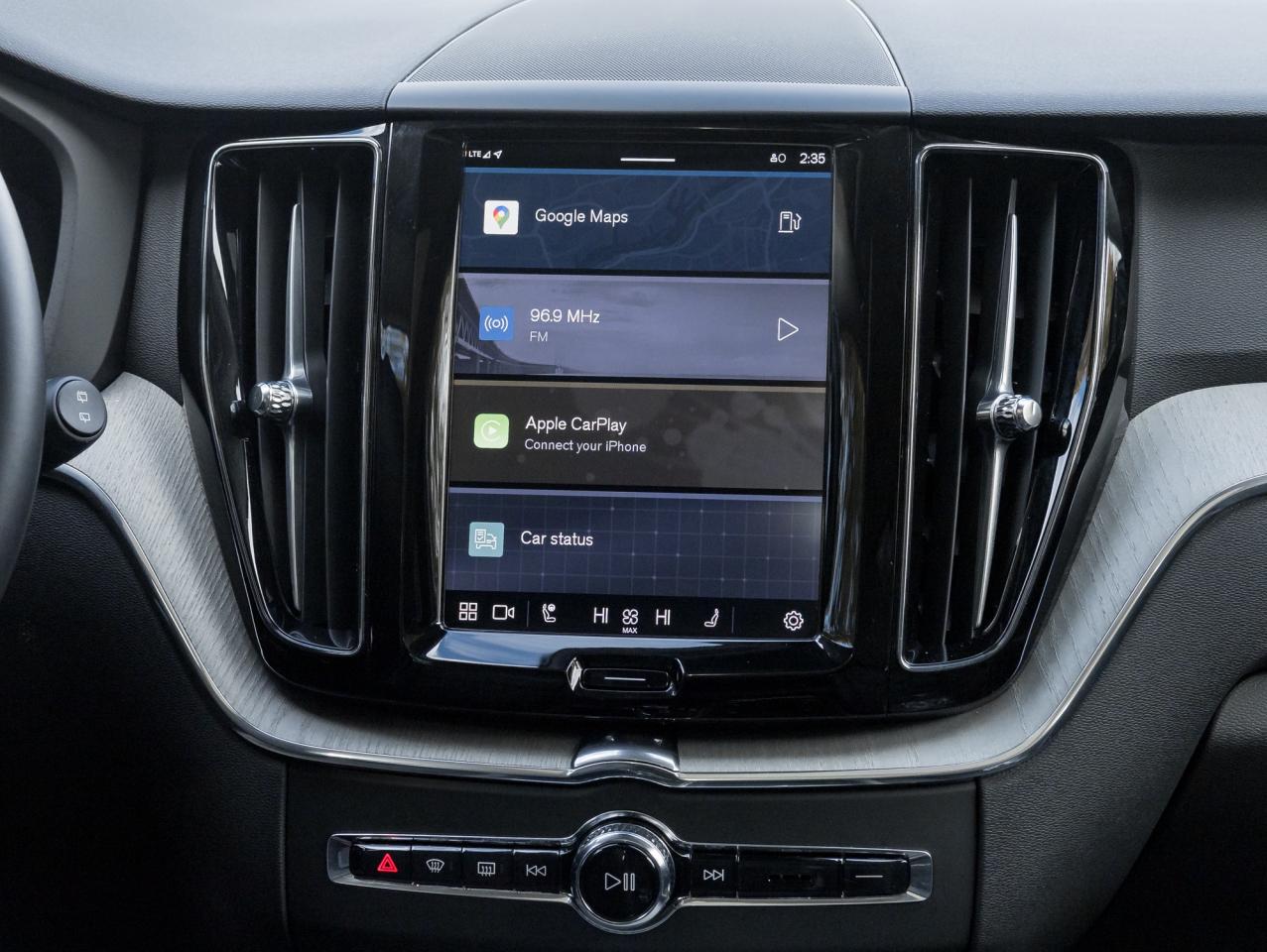 2025 Volvo XC60 B5 AWD Plus Dark Theme  20" ALLOY WHEELS  CPO Photo